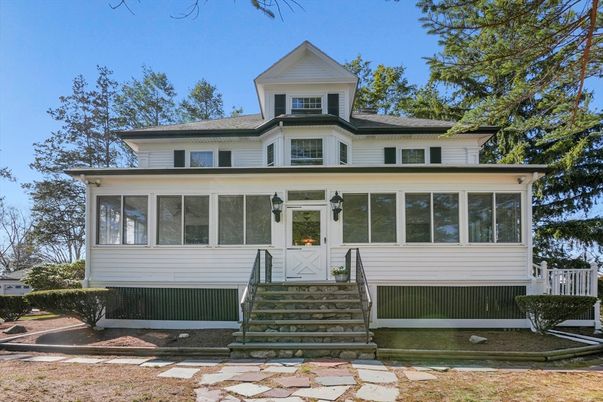 Exterior, Facade, American Foursquare