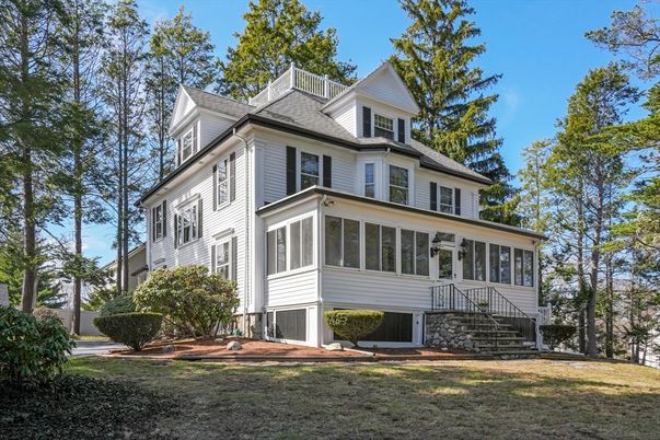 Exterior, Facade, Queen Anne Victorian