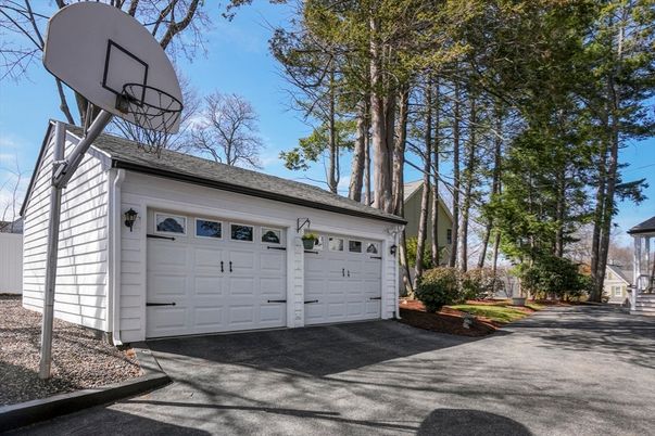 Detached Garage, Exterior