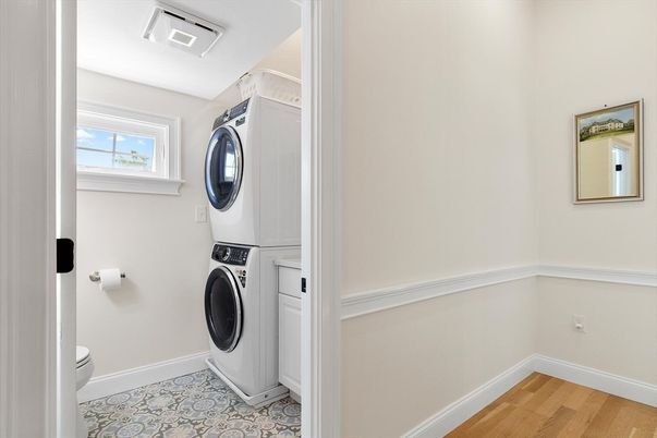 Interior, Utility Closets, Washer, Wood Texture Flooring