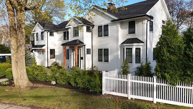 Exterior, Facade, Farmhouse