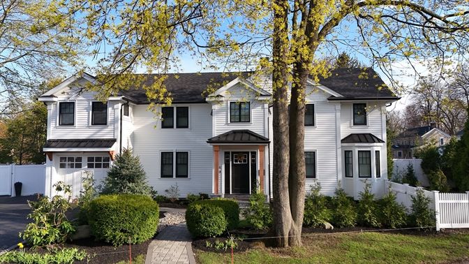 Attached, Exterior, Facade, Queen Anne Victorian