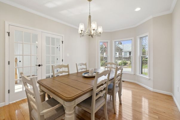 Chandelier, Dining room, Interior, Recessed Lighting, Wood Texture Flooring