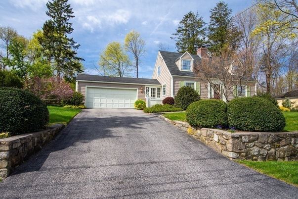 Attached, Exterior, Facade, Cape Cod