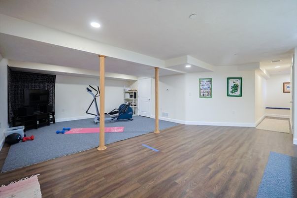 Fitness Equipment, Interior, Recessed Lighting, Wood Texture Flooring