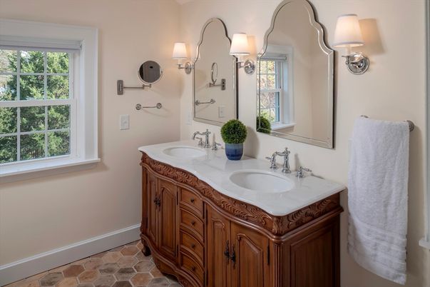 Bathroom, Dual Sink Vanities, Interior