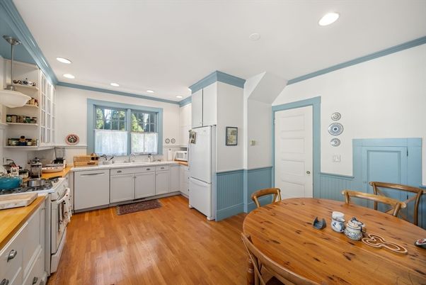 Dining room, Interior, Kitchen, Recessed Lighting, Wood Texture Flooring