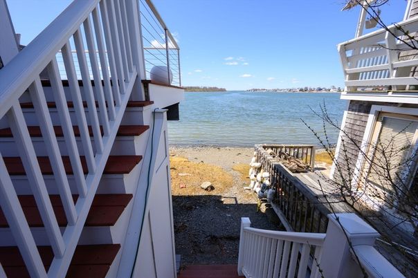 Exterior, Lake
