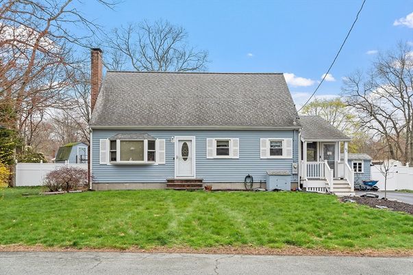 Exterior, Facade, Cape Cod