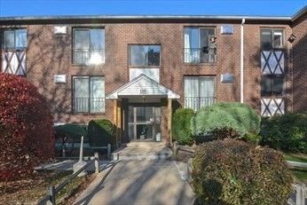Exterior, Facade, Brick Facade, Rowhouse