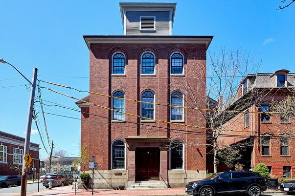 Exterior, Facade, Brick Facade, Rowhouse