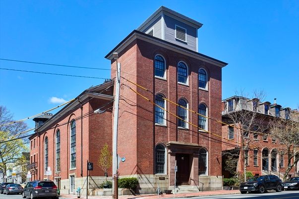 Exterior, Facade, Brick Facade, Rowhouse
