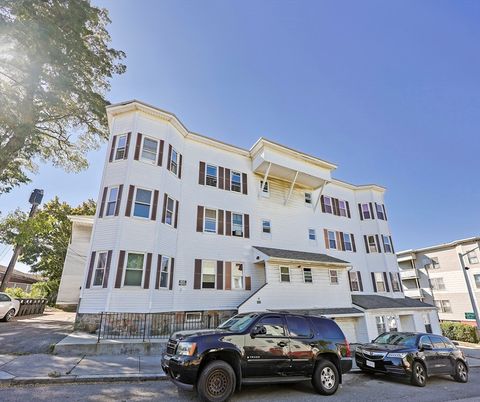 Exterior, Facade, Rowhouse
