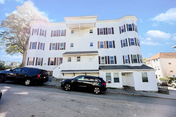Exterior, Facade, Rowhouse