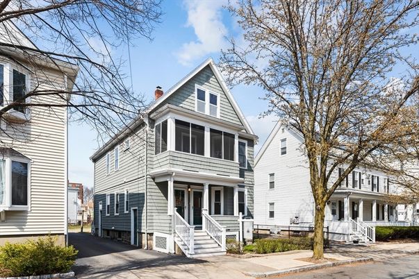 Exterior, Facade, Queen Anne Victorian