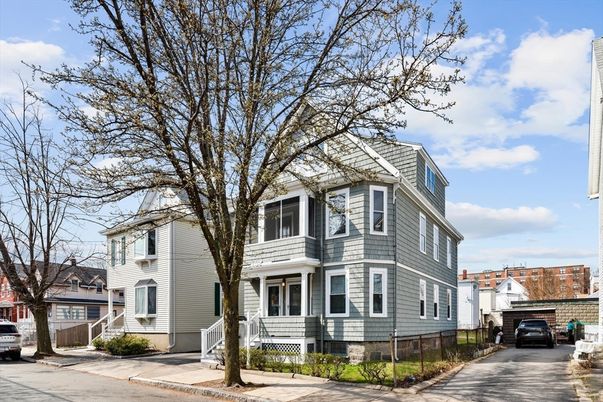 Exterior, Facade, Queen Anne Victorian