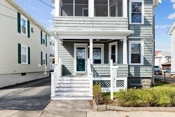 Exterior, Facade, Queen Anne Victorian