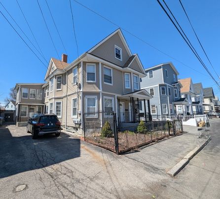 Exterior, Facade, Queen Anne Victorian