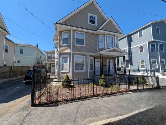 Exterior, Facade, Queen Anne Victorian