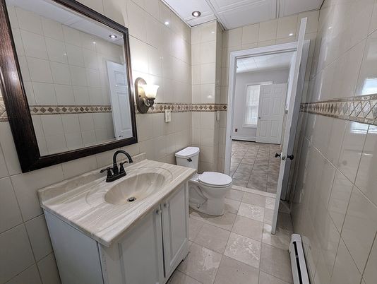 Bathroom, Interior, Recessed Lighting