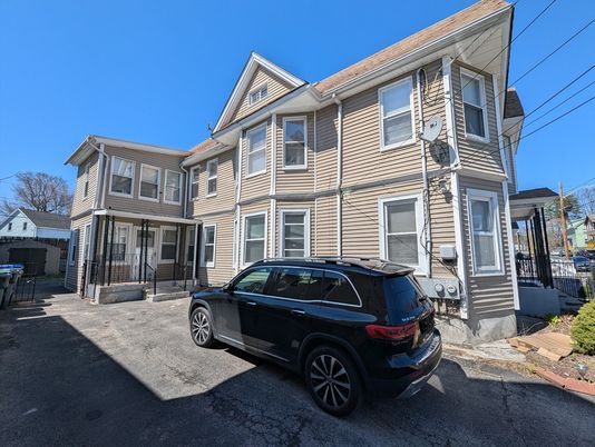 Exterior, Facade, Queen Anne Victorian