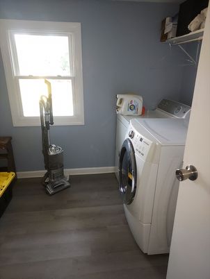 Interior, Washer, Wood Texture Flooring