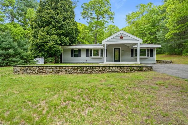 Backyard, Exterior, Facade, Ranch