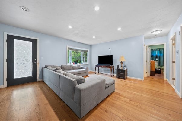 Interior, Living room, Recessed Lighting, Wood Texture Flooring