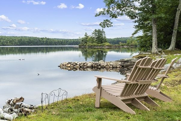 Exterior, Lake