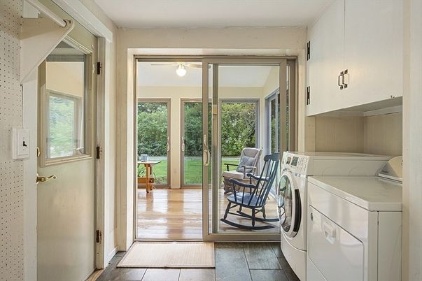 Interior, Washer, Wood Texture Flooring