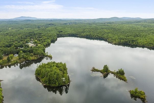 Exterior, Lake
