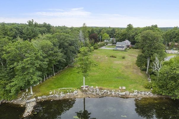 Exterior, Lake