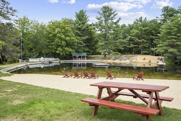 Exterior, Lake