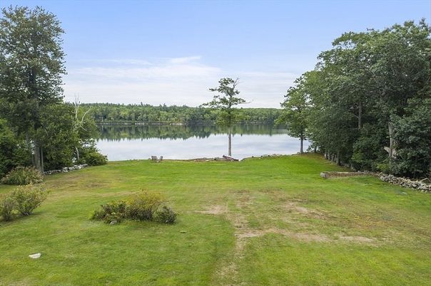 Exterior, Lake