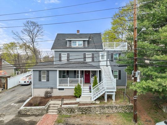Exterior, Facade, American Foursquare