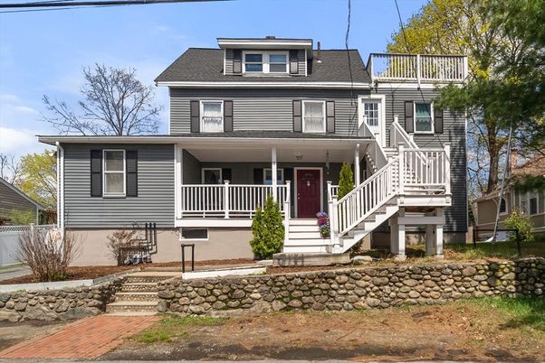 Exterior, Facade, American Foursquare