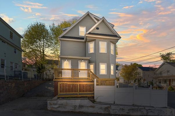 Exterior, Facade, Queen Anne Victorian