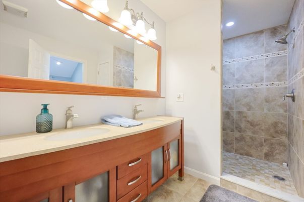 Bathroom, Dual Sink Vanities, Interior, Recessed Lighting