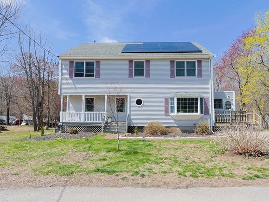 Exterior, Facade, Solar Panels, American Foursquare