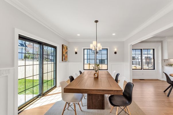 Chandelier, Dining room, Interior, Recessed Lighting, Wood Texture Flooring
