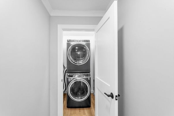 Interior, Utility Closets, Washer, Wood Texture Flooring