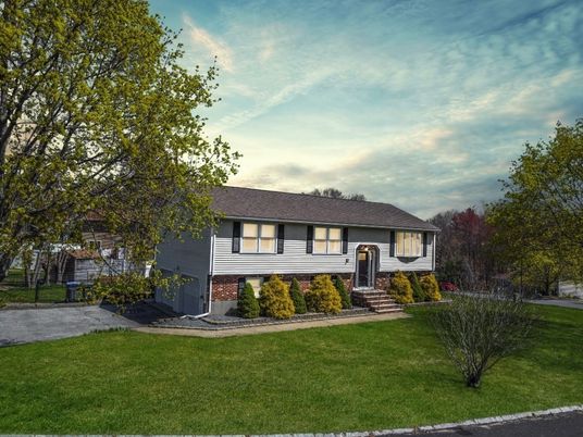 Backyard, Exterior, Facade, Raised Ranch