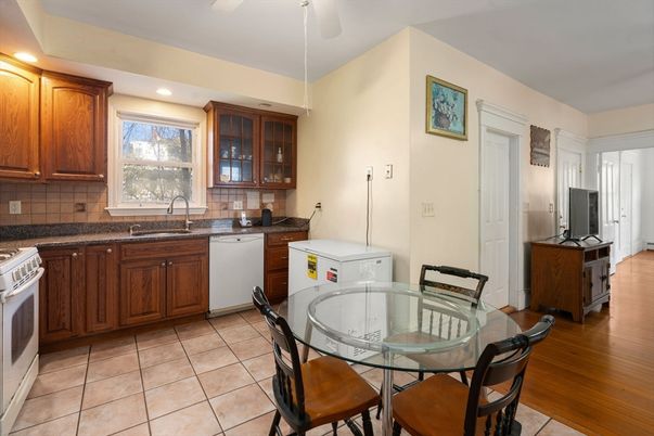 Dining room, Interior, Kitchen, Recessed Lighting, Wood Texture Flooring