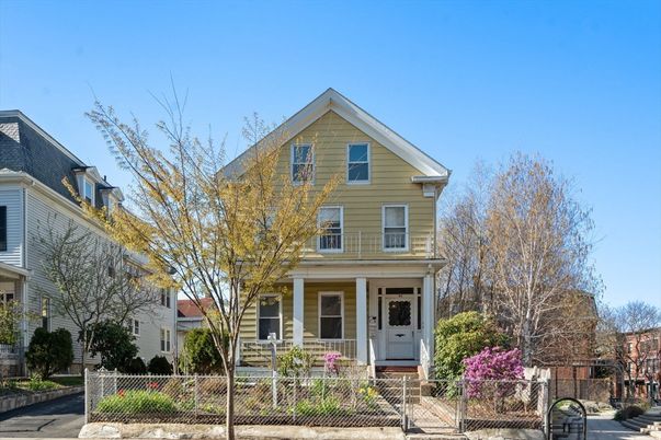 Exterior, Facade, Queen Anne Victorian