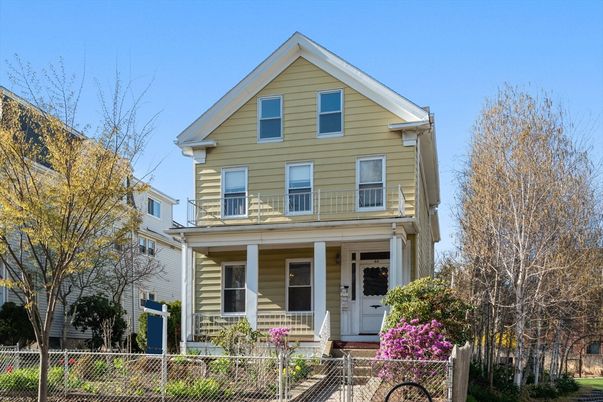 Exterior, Facade, Queen Anne Victorian
