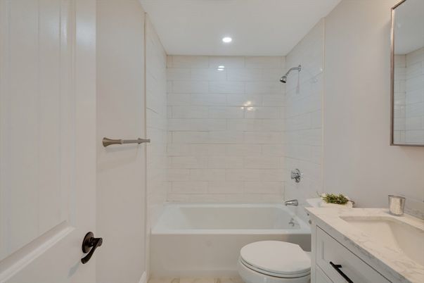 Bathroom, Interior, Recessed Lighting