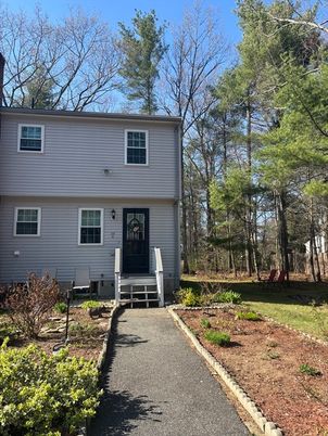 Exterior, Facade, Raised Ranch