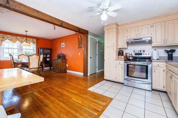 Dining room, Interior, Kitchen, Pendant Lights, Wood Texture Flooring
