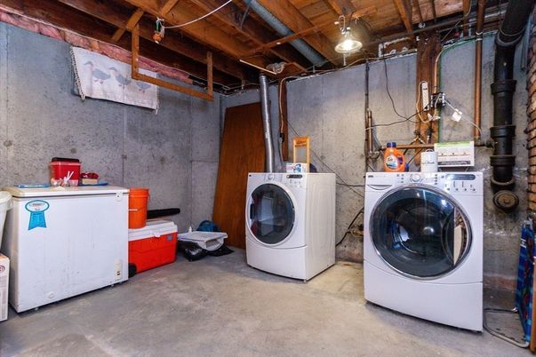 Interior, Utility Closets, Washer, Wooden Beams