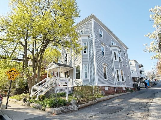 Exterior, Facade, Queen Anne Victorian